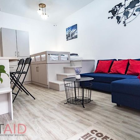 B17 Apartment - Hostaid Budapest Exterior foto