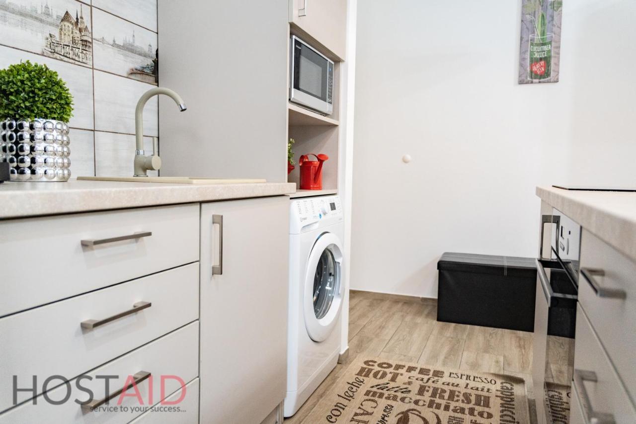 B17 Apartment - Hostaid Budapest Exterior foto