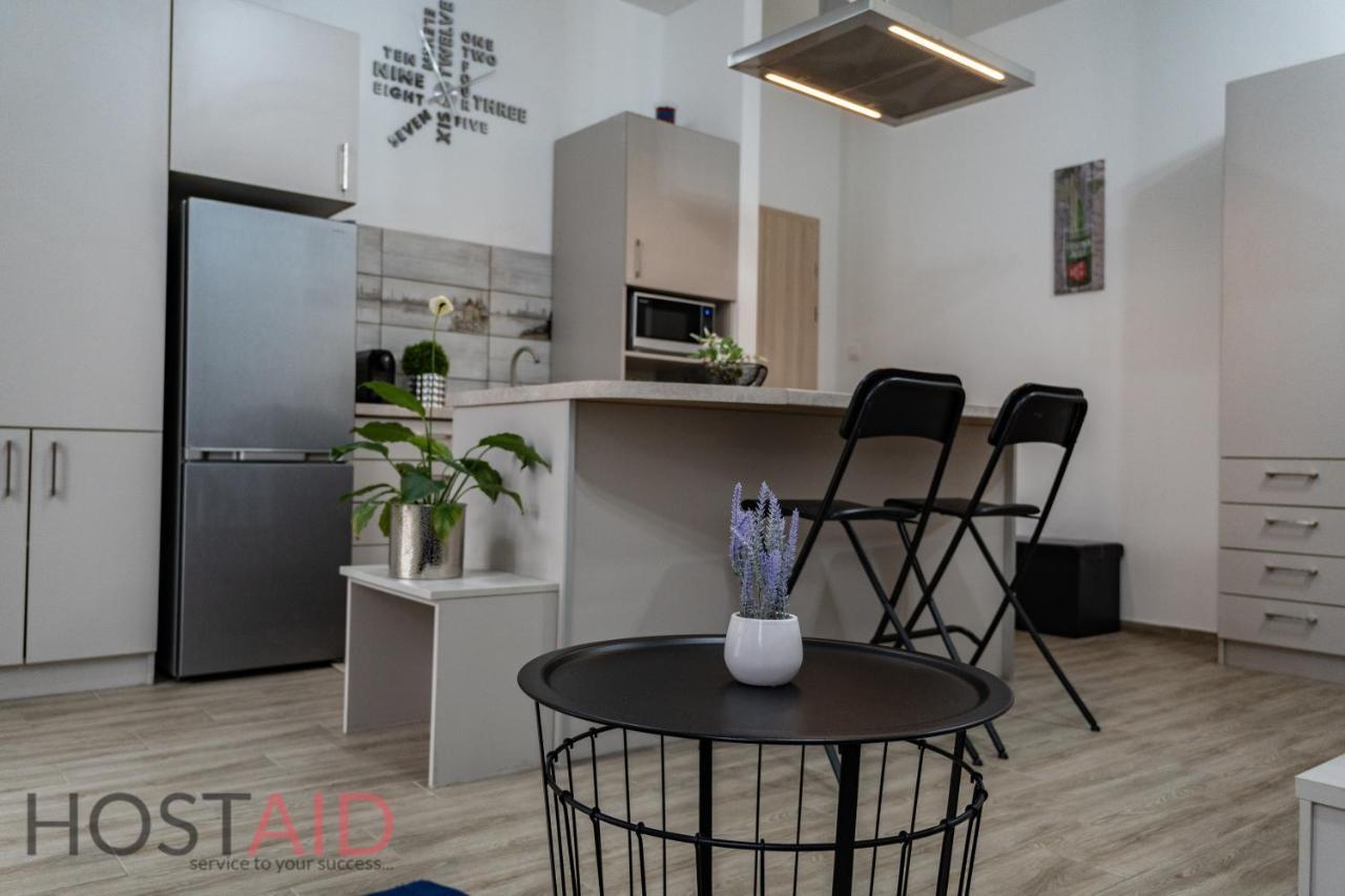 B17 Apartment - Hostaid Budapest Exterior foto